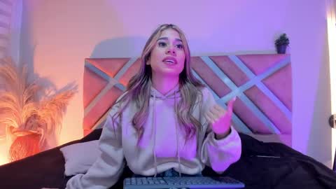 Rachell online show from May 26, 3:39 am