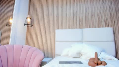 rachell_queenn1 online show from January 17, 3:30 pm