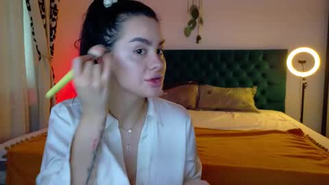 Snapshot of raeeamber_ chatting on October 4, 8:53 am sweet peach online show from October 4, 8:53 am