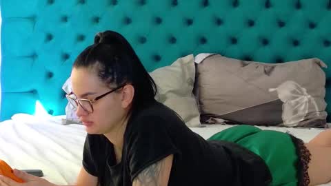 Snapshot of raeeamber_ chatting on September 27, 8:21 am sweet peach online show from September 27, 8:21 am