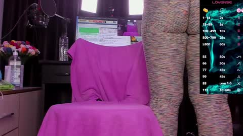 Laura online show from December 17, 2:44 am