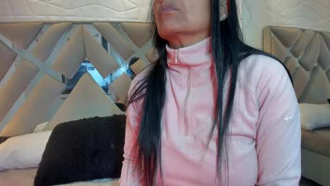 Raquel Moore  online show from March 4, 8:24 am