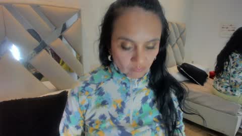 Raquel Moore  online show from February 8, 10:19 pm