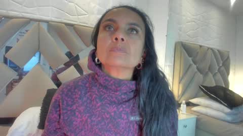Raquel Moore  online show from February 6, 8:39 am