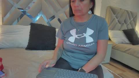 Raquel Moore  online show from March 11, 9:45 am