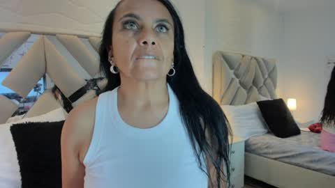 Raquel Moore  online show from January 25, 6:54 pm