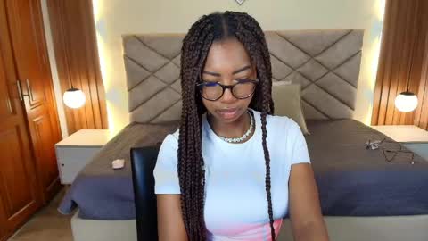 Raquel online show from May 16, 12:15 pm