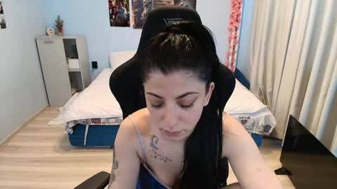 raven_haired_goddess online show from May 26, 8:46 am