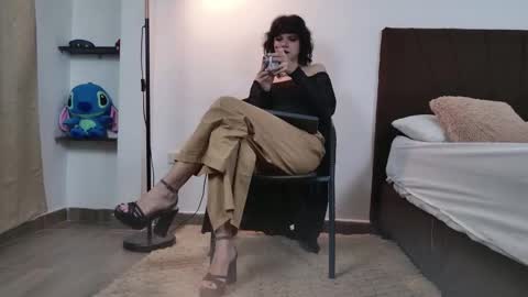   online show from March 25, 1:25 pm