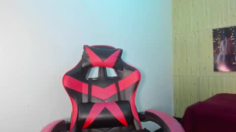 Snapshot of raven_rouge chatting on October 2, 7:02 am gata online show from October 2, 7:02 am