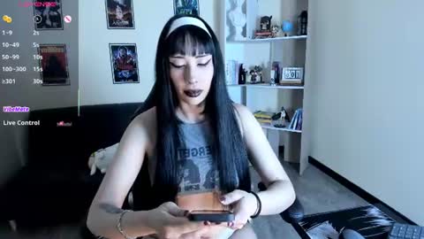 ravenelle_ online show from June 11, 9:22 pm