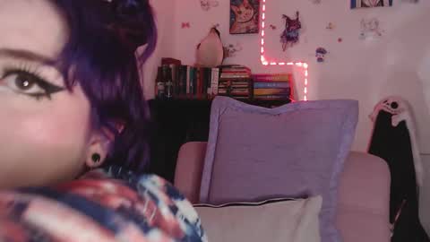 Snapshot of raventh_ chatting on February 25, 4:35 am raventh_ online show from February 25, 4:35 am