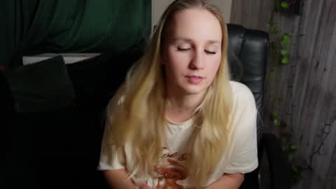 Snapshot of realmiagold chatting on February 7, 9:15 pm IG realmiagold online show from February 7, 9:15 pm