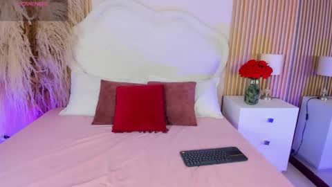 rebeca_taylor_ online show from May 10, 12:07 pm