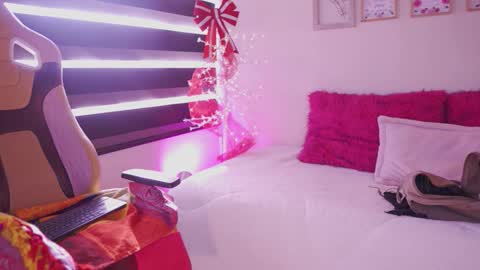 Rebeca  online show from December 16, 12:55 pm