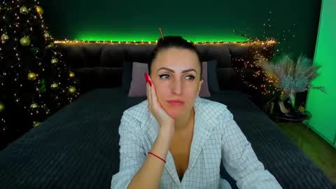 rebecca_diamonds online show from December 19, 8:24 am