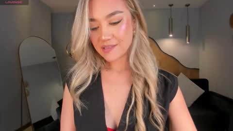 Rebe online show from December 3, 7:49 pm