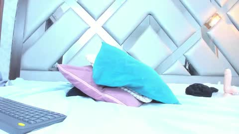 rebeccamitchell_ online show from March 5, 5:20 pm