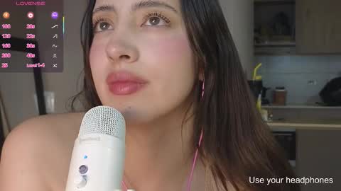 rebeccawhite_meow online show from December 1, 1:42 am