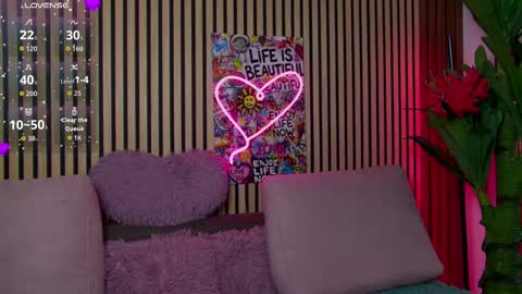 Your favorite couple online show from March 24, 4:29 am