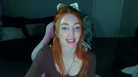 Snapshot of red_firesquirt chatting on December 23, 2:17 pm Red - online show from December 23, 2:17 pm