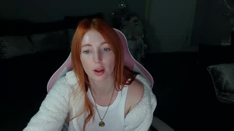 Snapshot of red_firesquirt chatting on December 12, 2:33 pm Red - online show from December 12, 2:33 pm