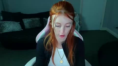 Snapshot of red_firesquirt chatting on December 18, 2:17 pm Red - online show from December 18, 2:17 pm