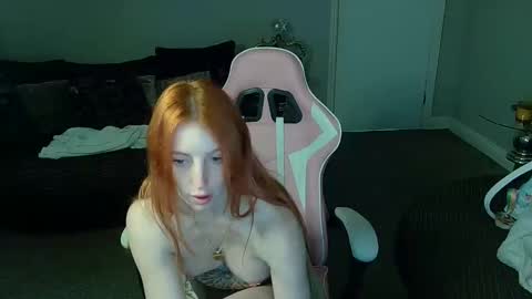 Snapshot of red_firesquirt chatting on January 10, 12:58 pm Red - online show from January 10, 12:58 pm