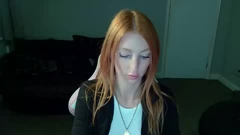 Snapshot of red_firesquirt chatting on September 22, 9:35 pm Red - online show from September 22, 9:35 pm