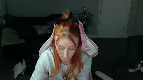 Snapshot of red_firesquirt chatting on January 20, 4:01 pm Red - online show from January 20, 4:01 pm