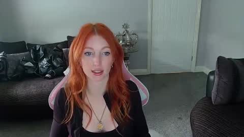 Snapshot of red_firesquirt chatting on March 10, 2:37 pm Red - online show from March 10, 2:37 pm