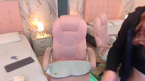 Kitty online show from November 7, 4:01 pm