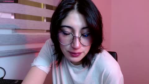 Snapshot of red_moonn chatting on December 16, 1:22 pm IG OF red moonn online show from December 16, 1:22 pm