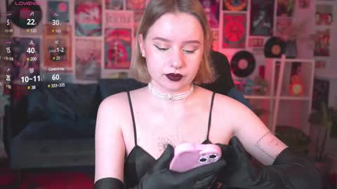 QUEEN OF EVIL online show from March 5, 2:14 am