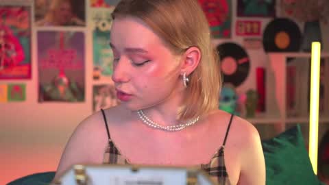 QUEEN OF EVIL online show from December 27, 7:46 pm