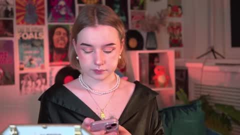 QUEEN OF EVIL online show from January 19, 7:04 pm