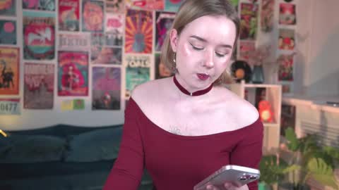 QUEEN OF EVIL online show from February 13, 5:22 pm