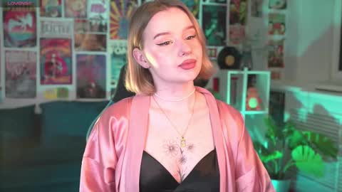 QUEEN OF EVIL online show from February 27, 2:32 am