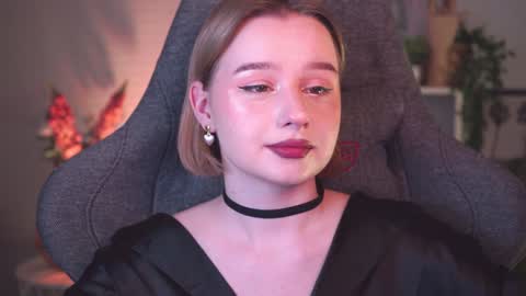 QUEEN OF EVIL online show from January 15, 8:37 pm