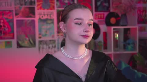 QUEEN OF EVIL online show from December 21, 8:32 pm