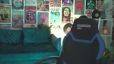 QUEEN OF EVIL online show from March 4, 2:06 am