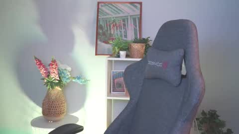 QUEEN OF EVIL online show from March 9, 1:56 am