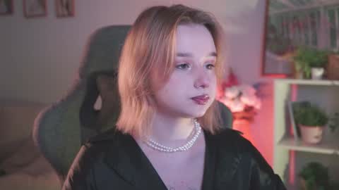 QUEEN OF EVIL online show from December 16, 5:54 pm