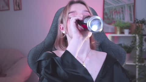 QUEEN OF EVIL online show from December 4, 5:55 pm