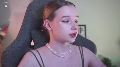 QUEEN OF EVIL online show from December 29, 5:22 pm