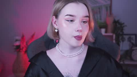QUEEN OF EVIL online show from January 12, 7:53 pm