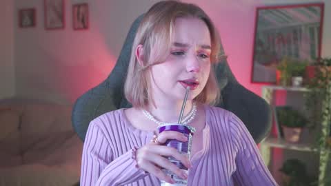 QUEEN OF EVIL online show from December 11, 5:25 pm