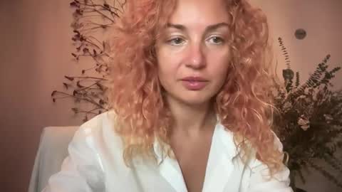 reddgirll online show from September 11, 7:25 pm