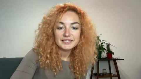 reddgirll online show from February 19, 5:38 pm