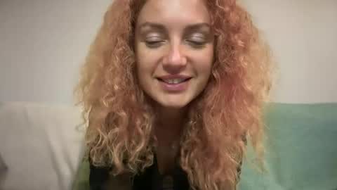 reddgirll online show from October 26, 8:15 pm